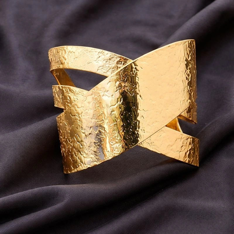 Bold Textured Gold Cuff Bracelet — a luxurious statement accessory crafted to add modern elegance and powerful style to any outfit.
